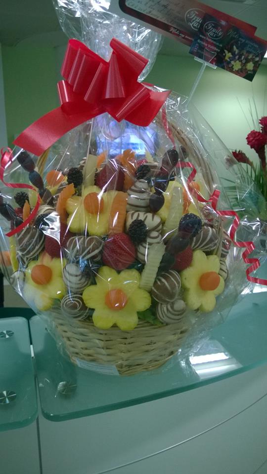Fesh Edible Arrangements delivered fresh on the day in Bristol.